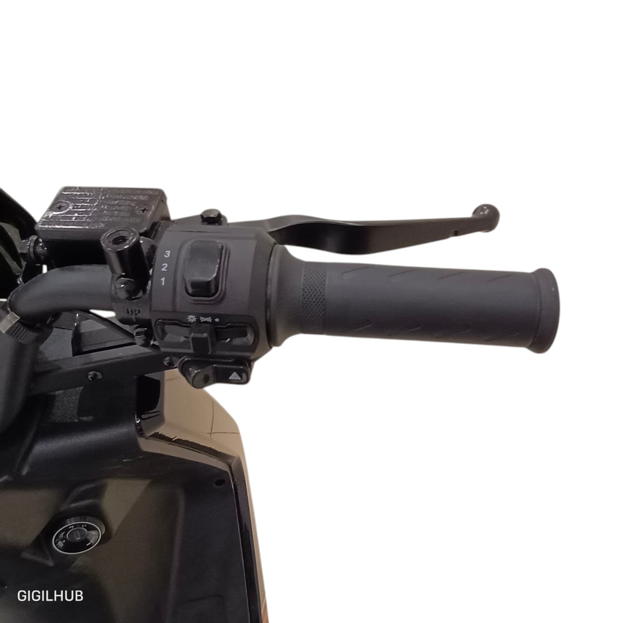 GT-1 right handlebar throttle controls
