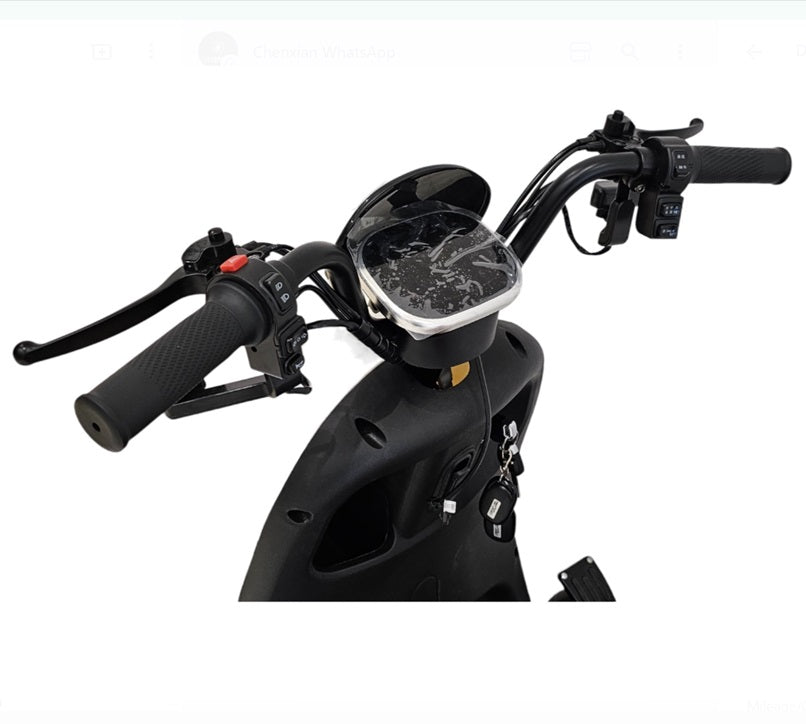 CM-03 electric mobility trike digital display, ergonomic handlebars and riding controls with key ignition