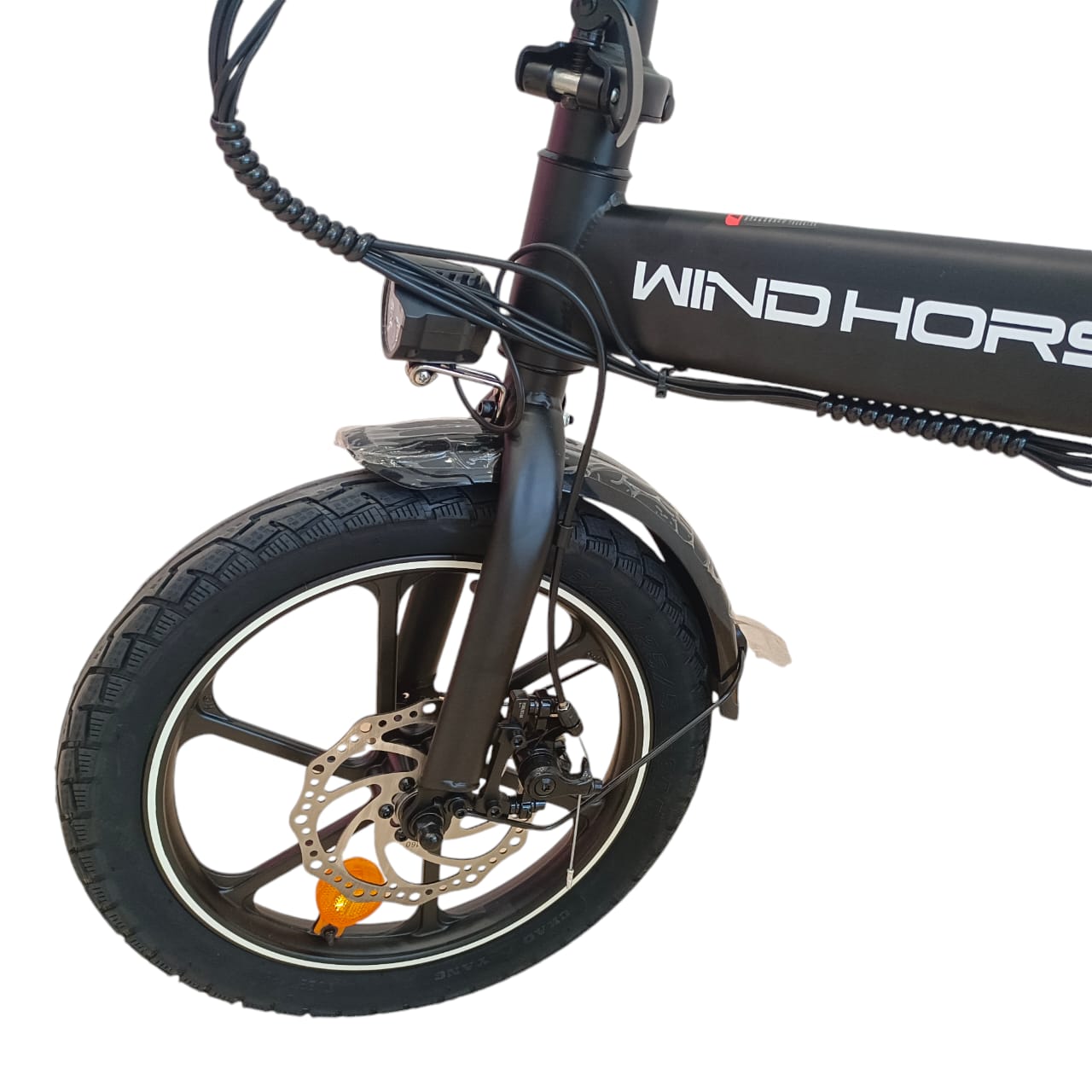 WindHorse W2A front suspension, LED headlight and disc brake
