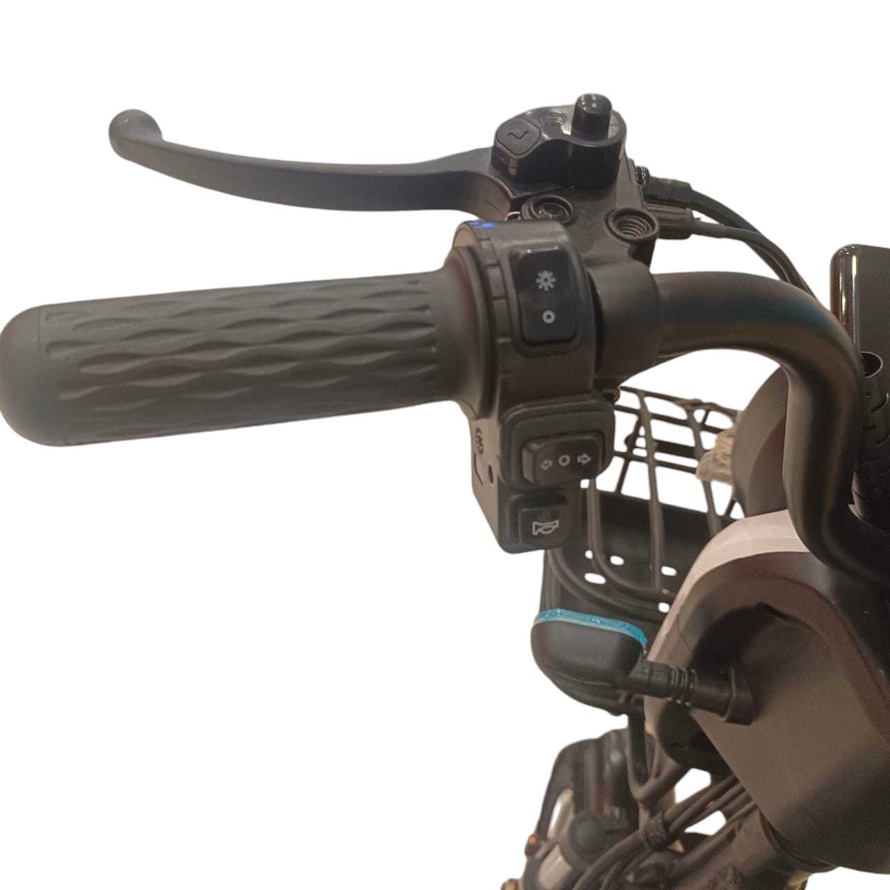 Left handlebar switchgear and controls of F7B tri-wheel electric buggy